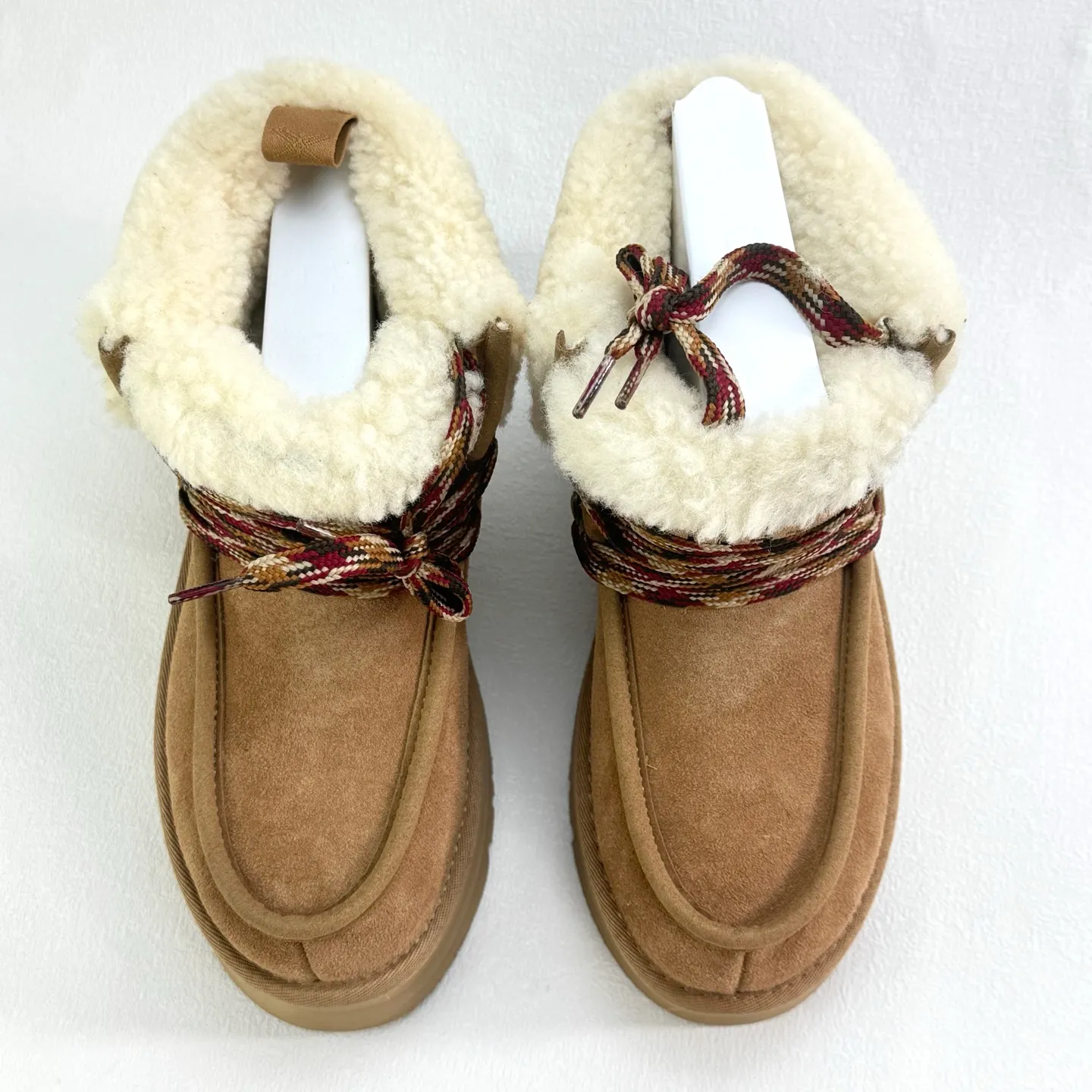 Self-pickup 💰560 Ugg Fukala lace-up boots 3954 The official website's main recommendation. A must-have for Maillard in autumn and winter. Every color matches well. The shape is super positive. The soles are increased by 3.8cm. Perfectly modifying the leg shape. Simple and elegant style. Must be arranged! size：35-40